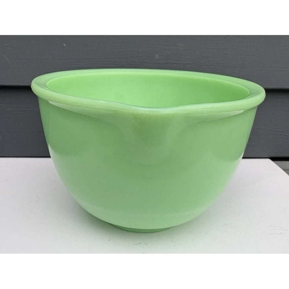 Vintage kitchen jadeite green milk glass mixing bowl 6.5